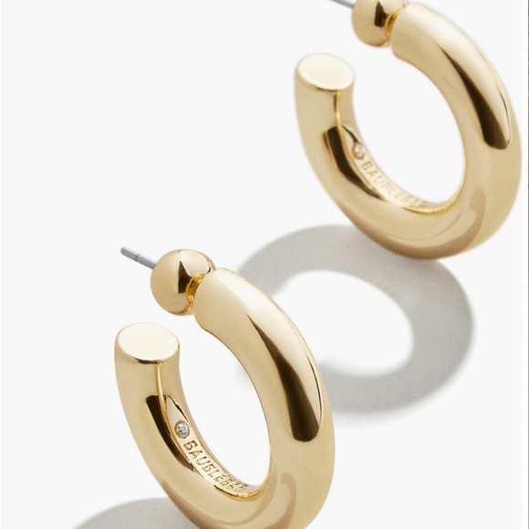 BaubleBar Jewelry - BaubleBar
Dalilah Small
Hoop Earrings